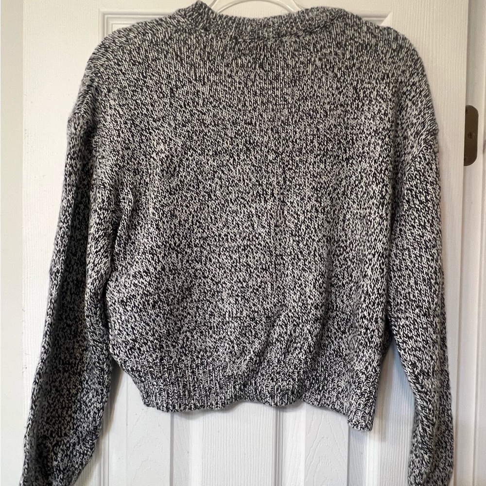 Grey/black h&m sweater - Picture 2 of 3
